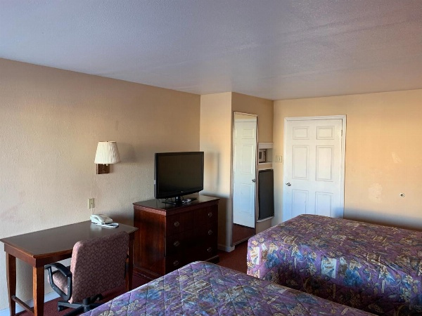 Pleasanton Executive Inn image 18