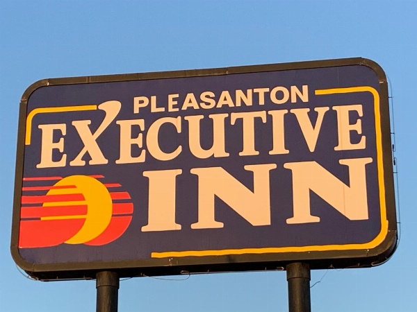 Pleasanton Executive Inn image 4